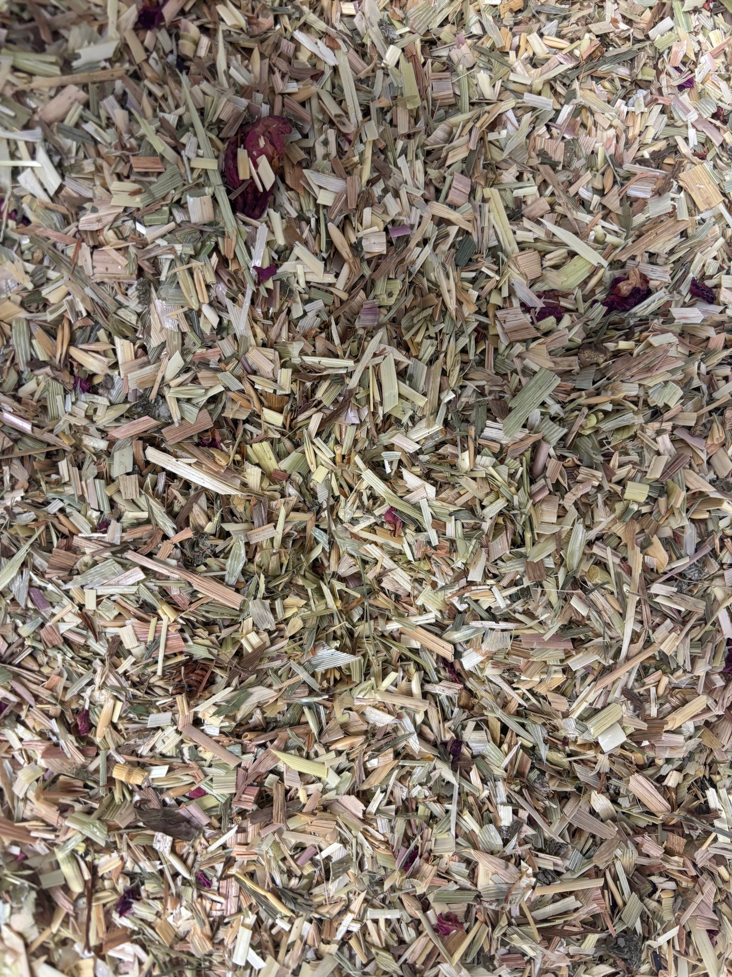 New Years Kiss - Oaten Hay Chaff, Red Clover, Peppermint, Dill, Elderflower, Licorice Root, Rose Petals & Raspberry Leaf