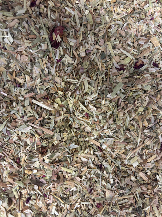 New Years Kiss - Oaten Hay Chaff, Red Clover, Peppermint, Dill, Elderflower, Licorice Root, Rose Petals & Raspberry Leaf